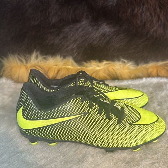 Nike Soccer Cleats 5 (7001) - Picture 2 of 7